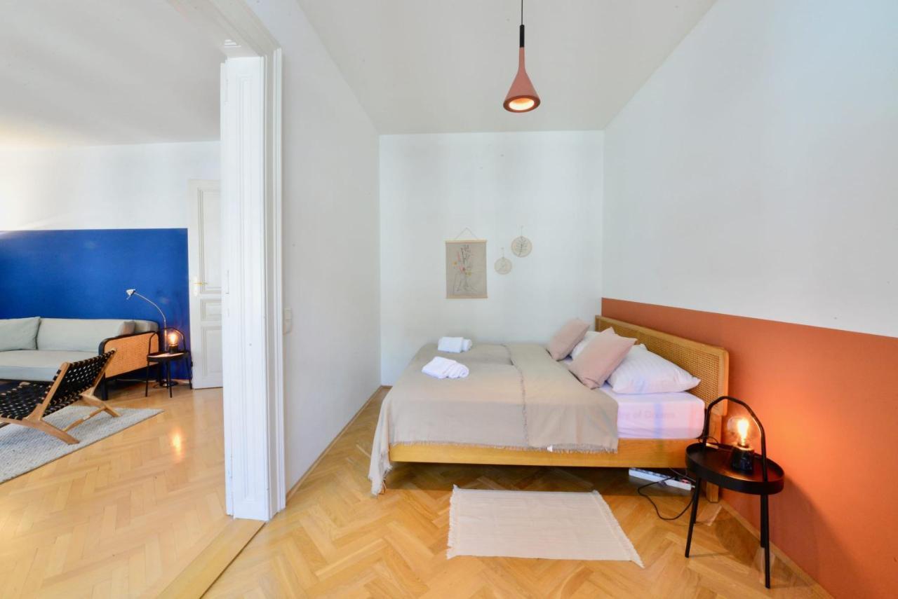 Beautiful Flat Next To Karlskirche Vienna Exterior photo